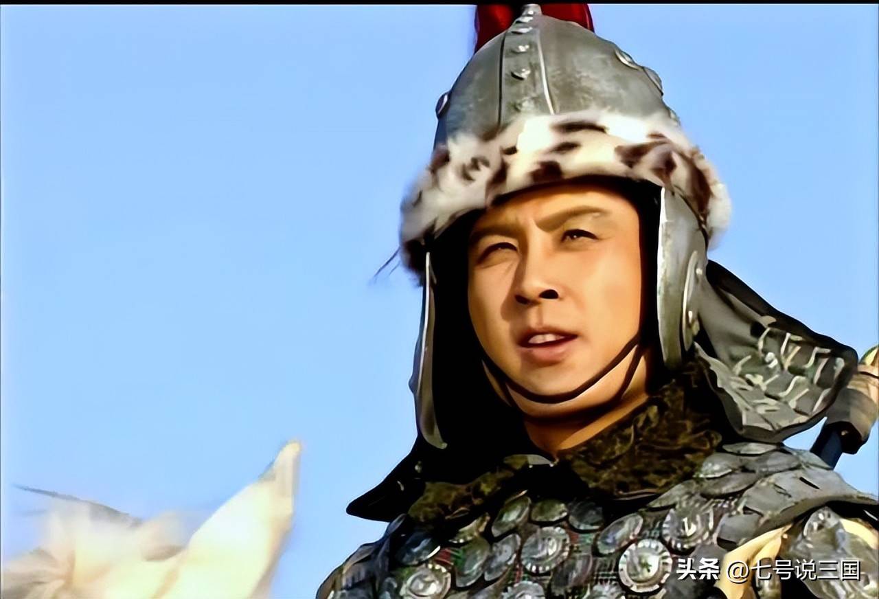 关羽连庞德都打不过，能打得过马超吗？正史上两人不在一个级别