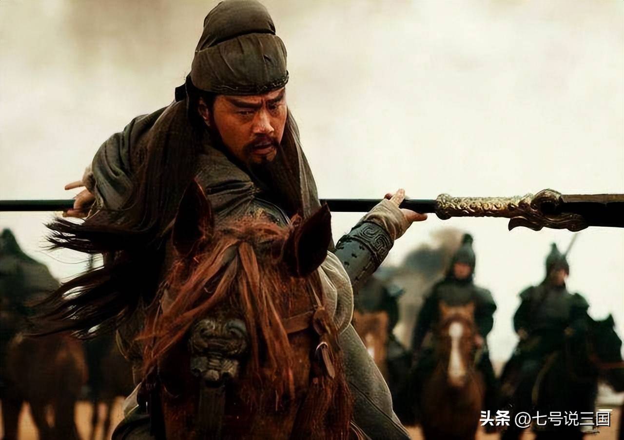 关羽连庞德都打不过，能打得过马超吗？正史上两人不在一个级别