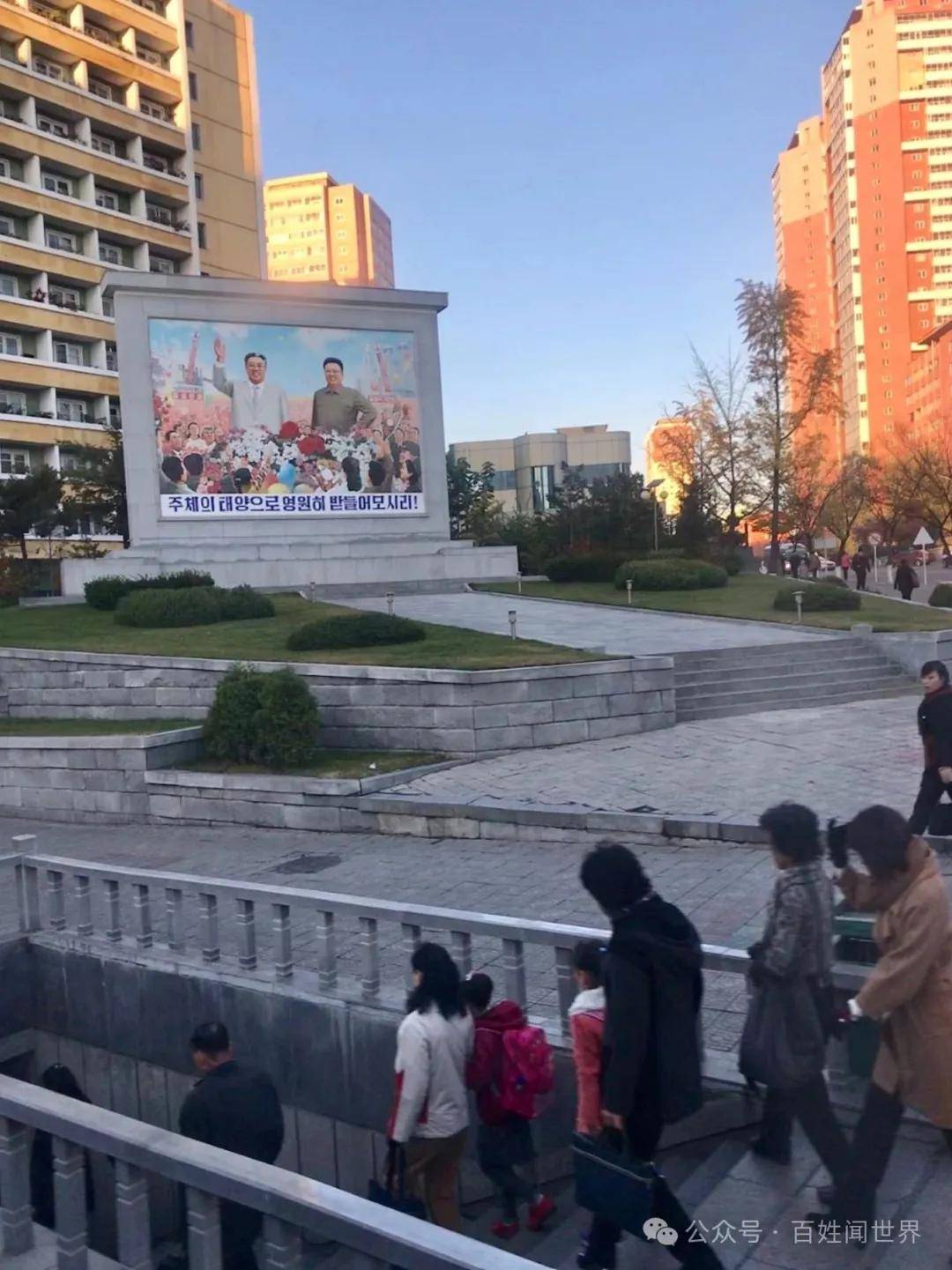 平壤夜记：“能帮我们扔掉吗？” 两个中国游客与朝鲜女大学生的温暖暗号