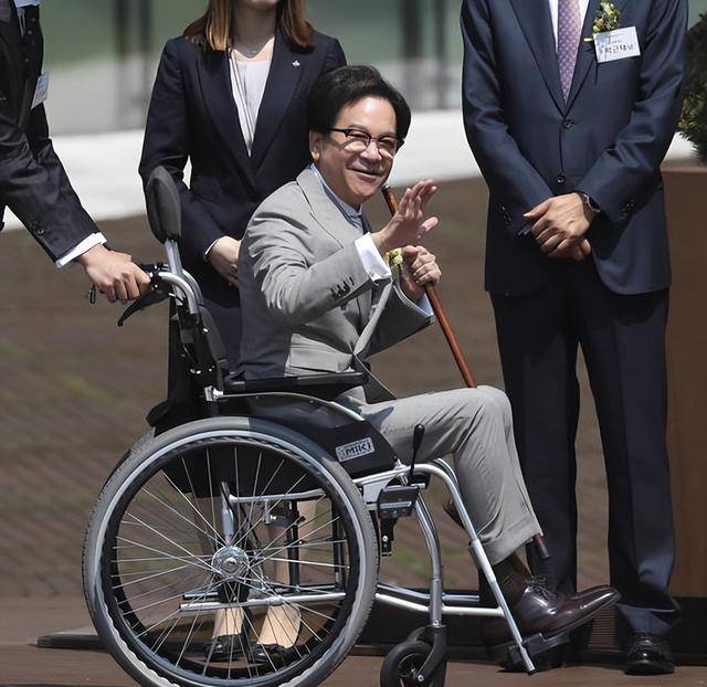 D 社卧底 2 月曝料！CJ 会长网传选妃，黑丝高跟是标配？