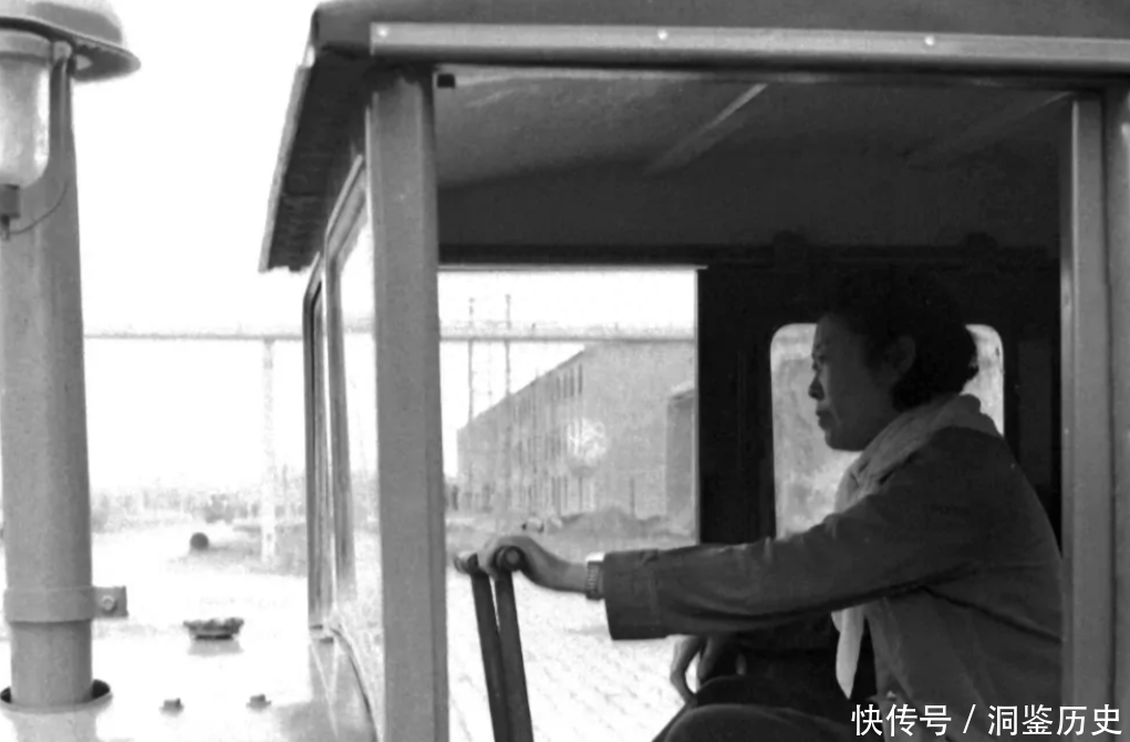 黑龙江女孩梁军:11岁嫁表哥,因能力出众被印人民币上,高寿90岁